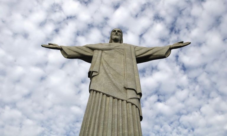 Cristo Redentor é homenageado com lançamento de selos.
