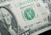 Dólar opera em alta nesta segunda-feira