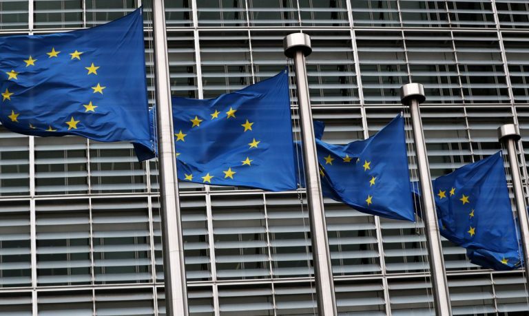 Europa congela US$ 32 bi de oligarcas que têm vínculos com o Kremlin Europa congela US$ 32 bi de oligarcas que têm vínculos com o Kremlin