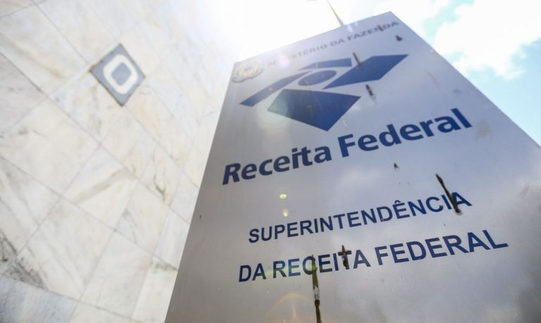 Agência Brasil explica: como declarar imóvel e carro no IR.