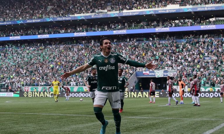 Palmeiras atropela São Paulo, vira confronto e leva título paulista.