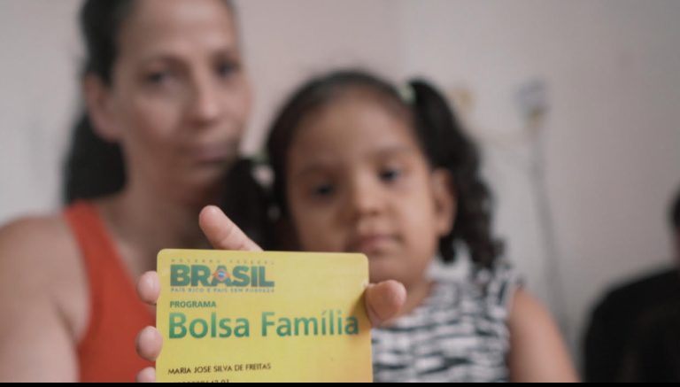 Maria José: “Com o adicional de R$ 150 no Bolsa Família, garanto comida e remédio para os meninos”.