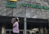 Petrobras reduz em R$ 0,44 valor do diesel e em R$ 0,40 o da gasolina.