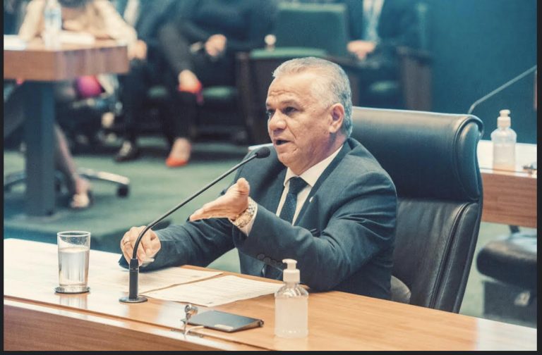 Deputado Pastor Daniel de Castro protocola projeto de Lei que garante 100% da arrecadação do couvert artístico para Músicos.