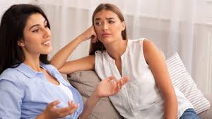 5 sinais claros de que alguém não gosta de você, segundo a psicologia