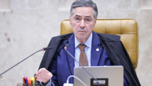 Filho de Barroso decide não retornar aos EUA para evitar ser barrado