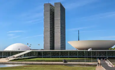 Senado aprova pena maior a quem fornecer drogas ou bebidas a menores