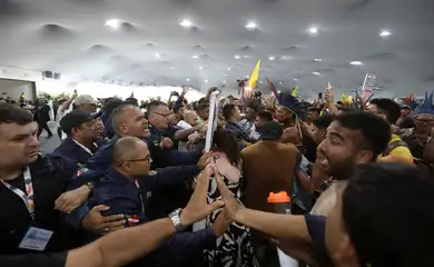 COP30: Manifestantes confrontam segurança para entrar em área restrita