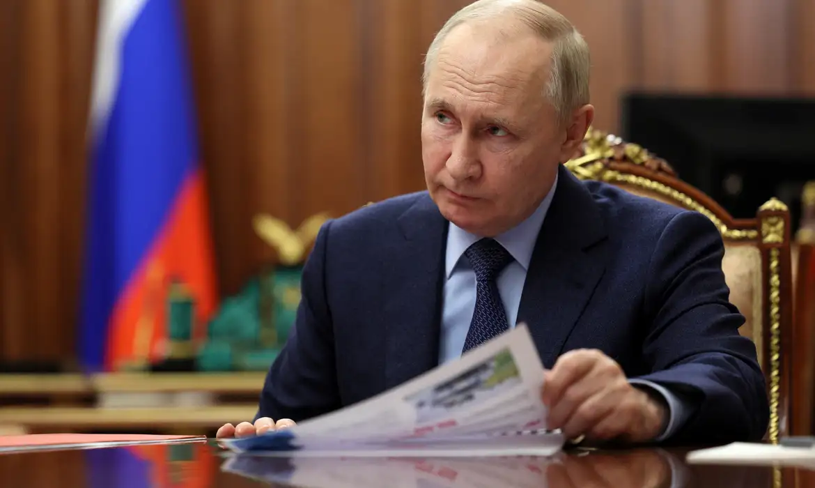 Ministro russo diz que Ucrânia atacou casa de Putin e promete retaliação