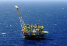Petróleo fecha em queda após anúncio de acordo entre EUA e Irã