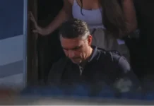 Flávio Bolsonaro chega aos EUA com a família após fugir do Brasil pela Argentina